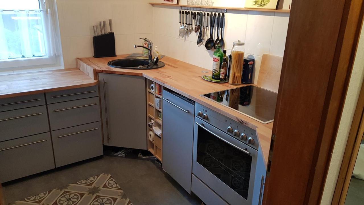 Stadtnahe Wohnung mit kl.Balkon und Parkplatz Oldenburg Exterior foto